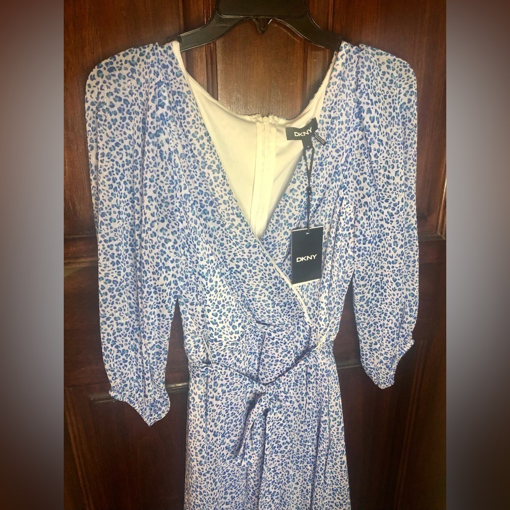 GORGEOUS 💙 NWT DKNY Leopard‎ Wrap Dress - Picture 6 of 9
